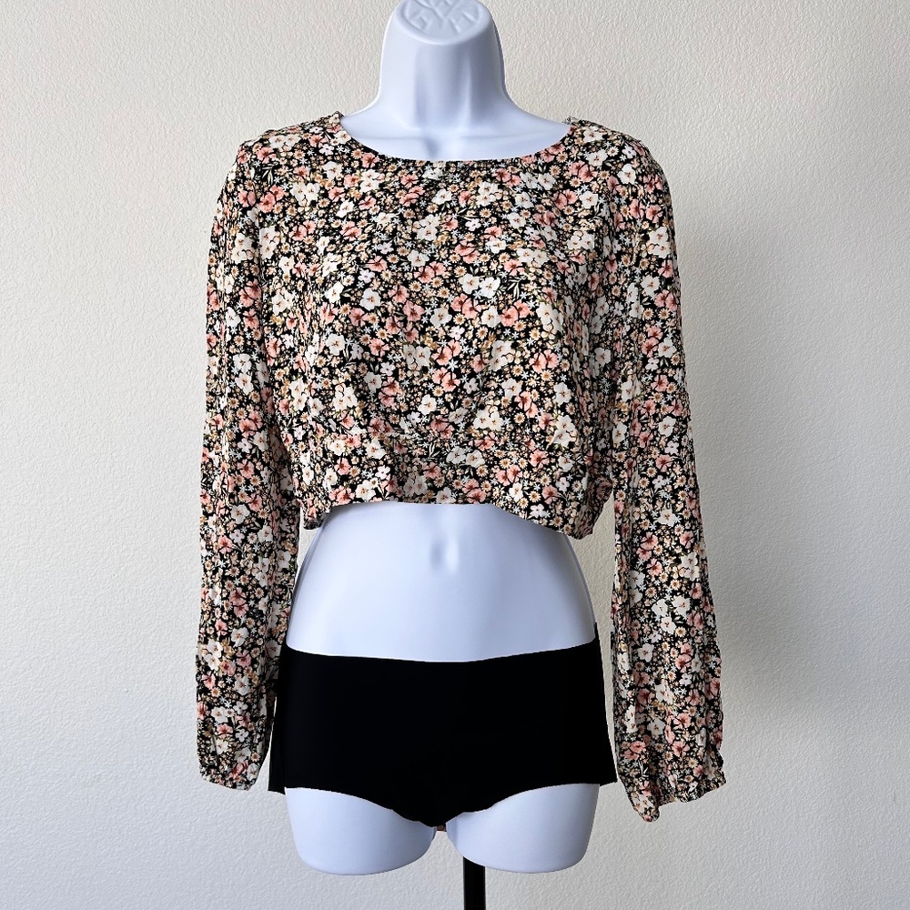 Altar'd State boho crop top ribbon tie back in ivory blush floral print sz L EUC